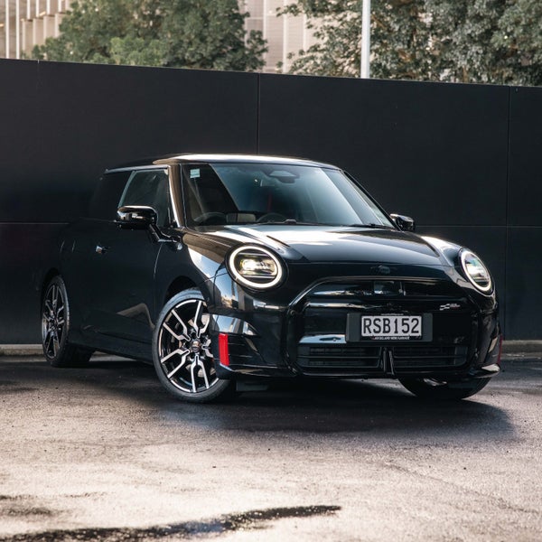 2026 MINI Hatch E JCW Favoured