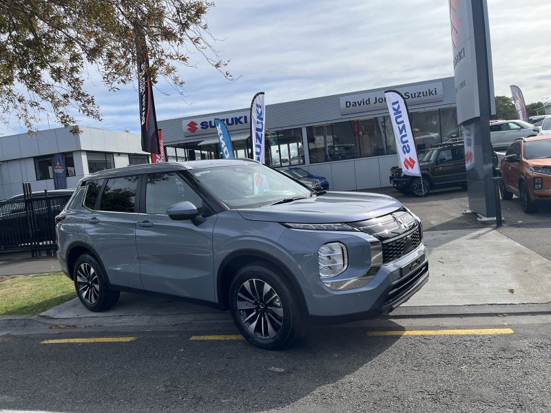 2026 Mitsubishi Outlander LS