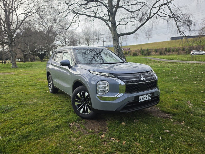 2026 Mitsubishi Outlander LS PHEV/4WD/AT