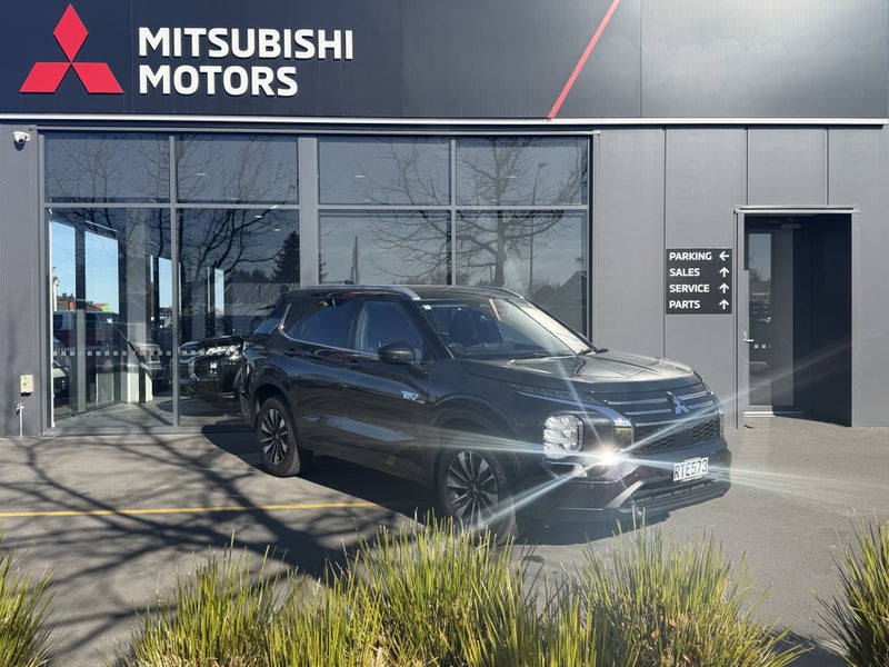 2026 Mitsubishi Outlander LS PHEV - Fantastic F...