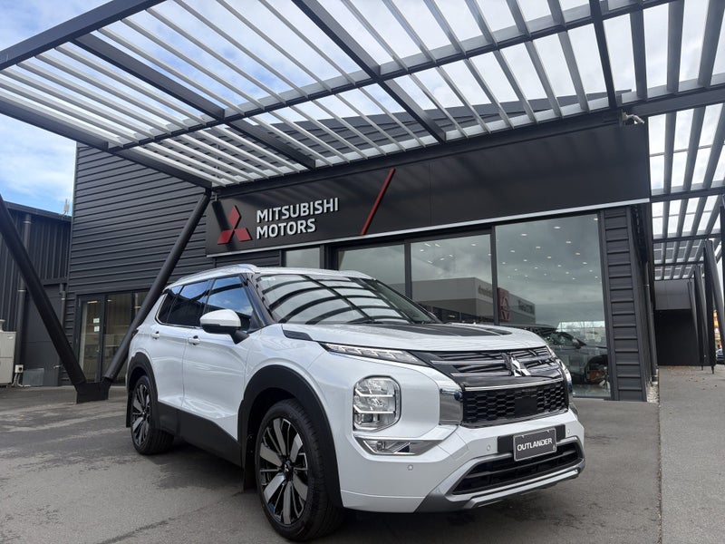 2026 Mitsubishi Outlander VRX AWD 7 seat SUV