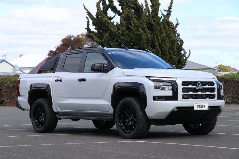 2026 Mitsubishi Triton DC VRX 4WD 6AT (BLACK OUT)