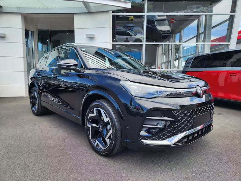 2026 Volkswagen Tiguan R-Line 1.4T with Touring...