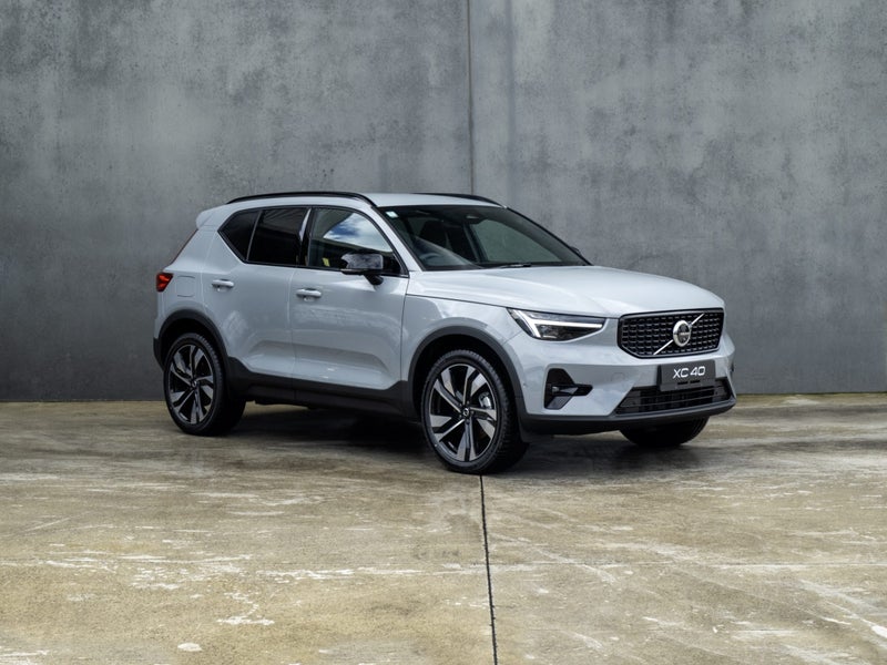 2026 Volvo XC40 B4 AWD ULTRA DARK