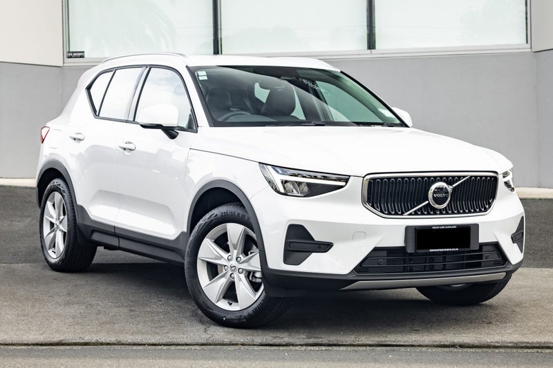 2026 Volvo XC40 B4 FWD Plus
