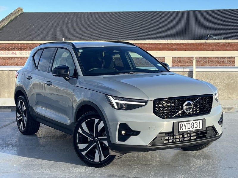 2026 Volvo XC40 B4 Ultra Dark