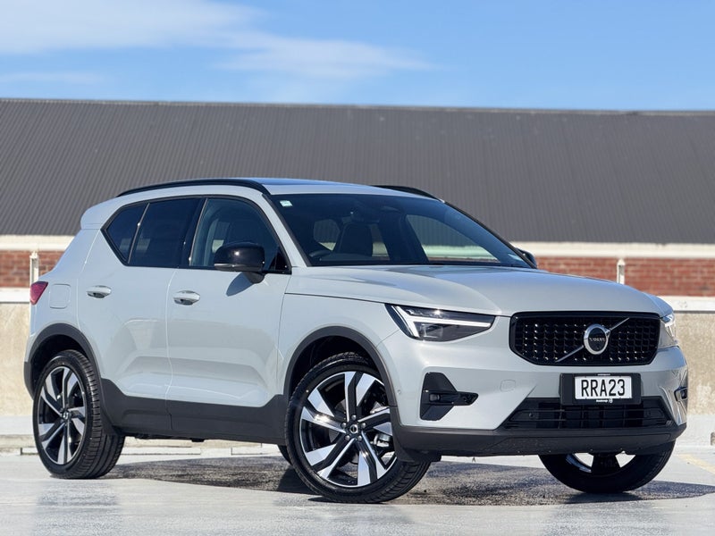 2026 Volvo XC40 B4 Ultra Dark 2.0P