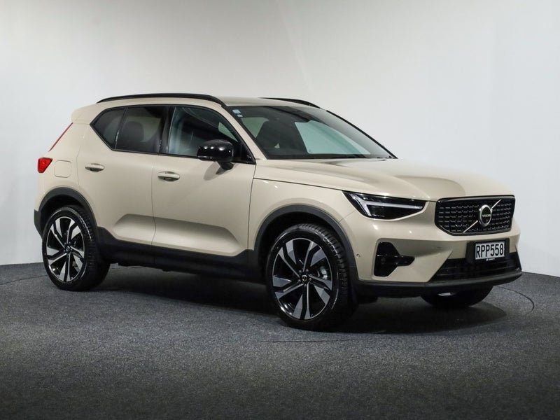 2026 Volvo XC40 B4 ULTRA DARK AWD