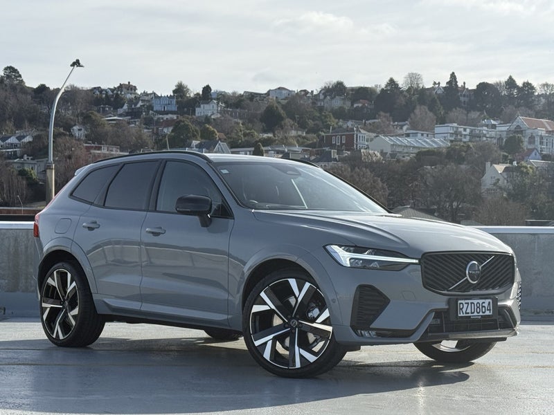 2026 Volvo XC60 B5 Ultra Dark