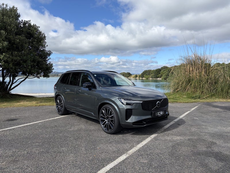 2026 Volvo XC90 B5 AWD ULTRA DARK