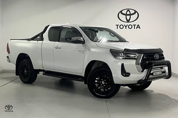 2023 Toyota Hilux SR5