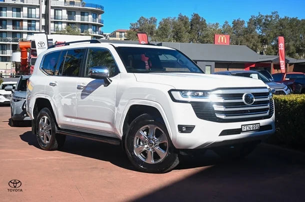 2023 TOYOTA Landcruiser Sahara