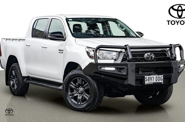 2023 Toyota HILUX SR