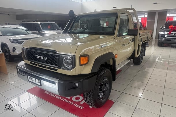 2025 Toyota LC Military GXL