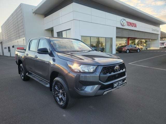 2024 Toyota Hilux SR