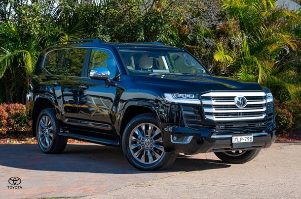 2024 TOYOTA Landcruiser Sahara ZX