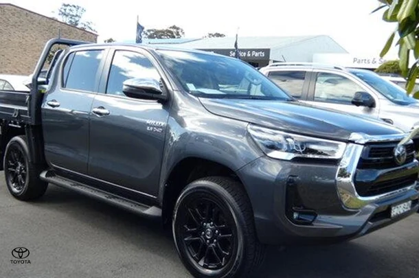 2023 Toyota Hilux SR5