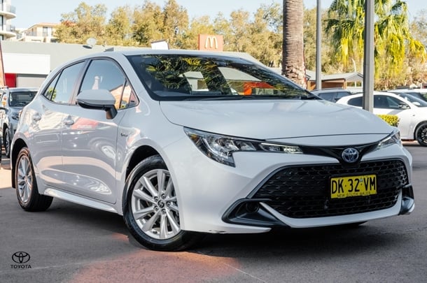 2024 TOYOTA Corolla Hatch Hybrid Ascent Sport