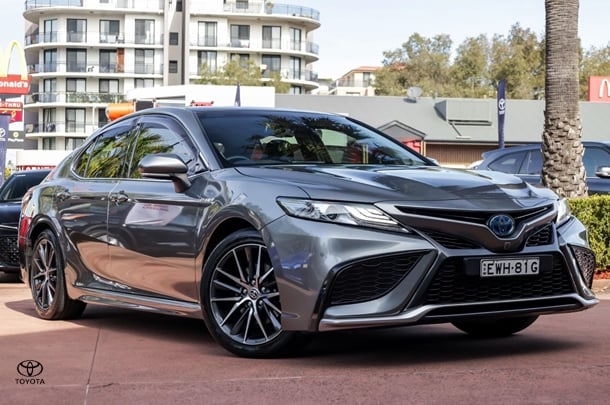 2022 TOYOTA Camry Hybrid SL