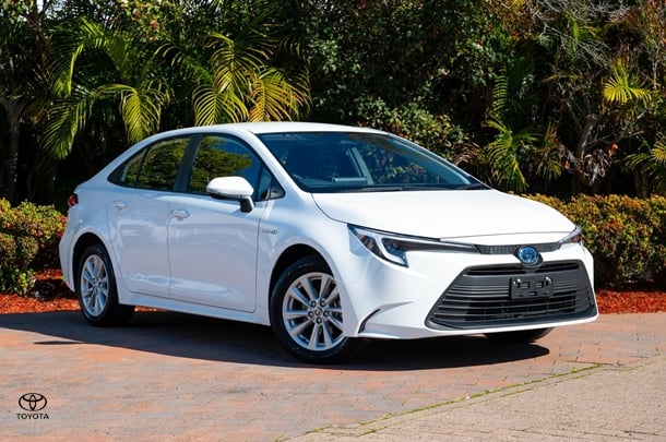 2024 TOYOTA Corolla Sedan Hybrid Ascent Sport