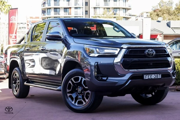 2023 TOYOTA Hilux 4x4 SR5